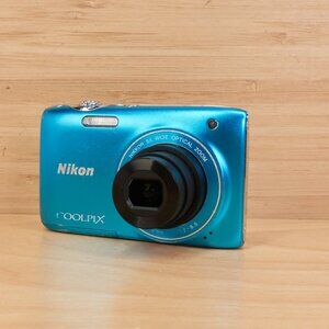 Nikon Coolpix S3100 14 MP Digital Camera / 5× Optical Zoom / Tested / Blue